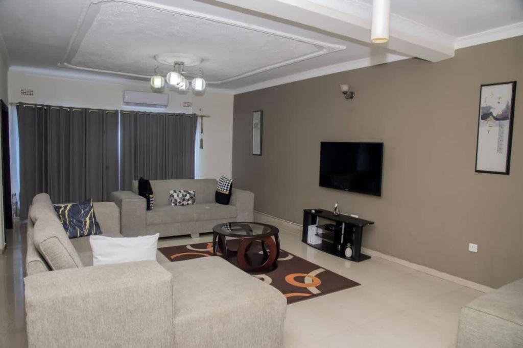 Royal Suites Apartments 루사카 외부 사진