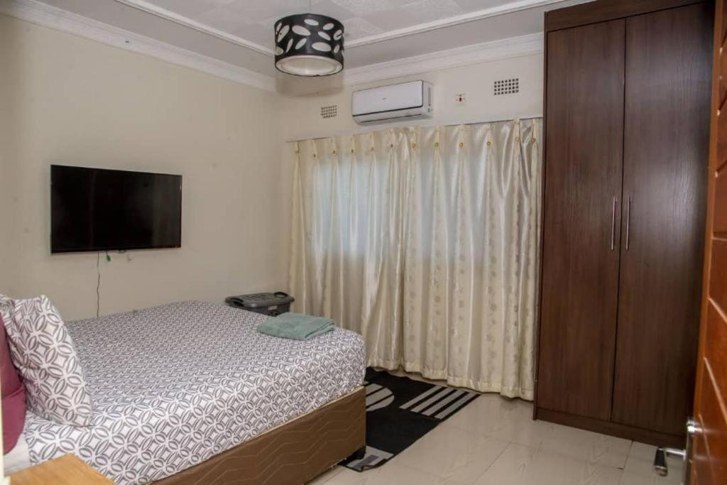 Royal Suites Apartments 루사카 외부 사진