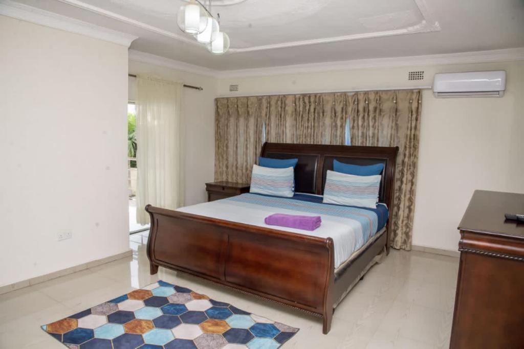 Royal Suites Apartments 루사카 외부 사진
