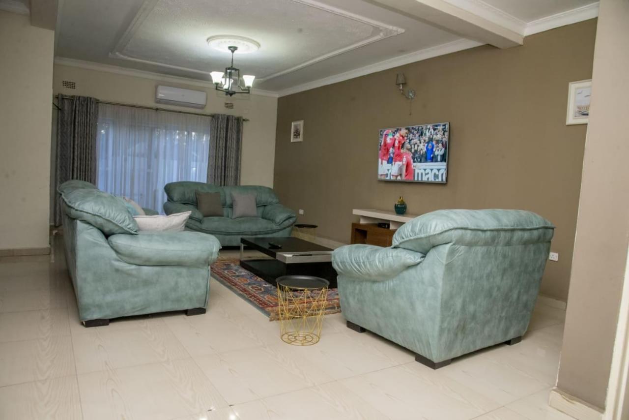 Royal Suites Apartments 루사카 외부 사진
