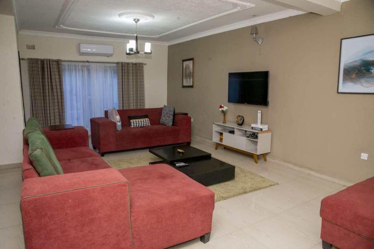 Royal Suites Apartments 루사카 외부 사진